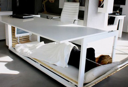 scrivania con letto